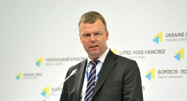 Хуг здивований кількістю обстрілів на Донбасі під час різдвяних свят Хуг здивований кількістю обстрілів на Донбасі під час різдвяних свят