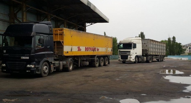 На трассе Киев-Чоп задержаны грузовики с мусором из Львова