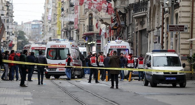 У Стамбулі чоловік почав стріляти по відвідувачах ресторану