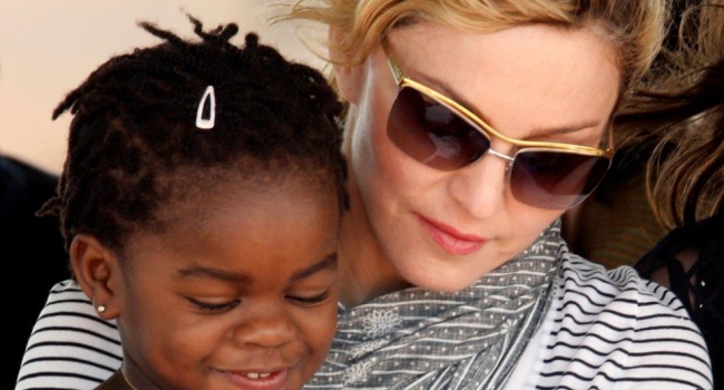 Мадонна удочерила двух девочек из Малави
