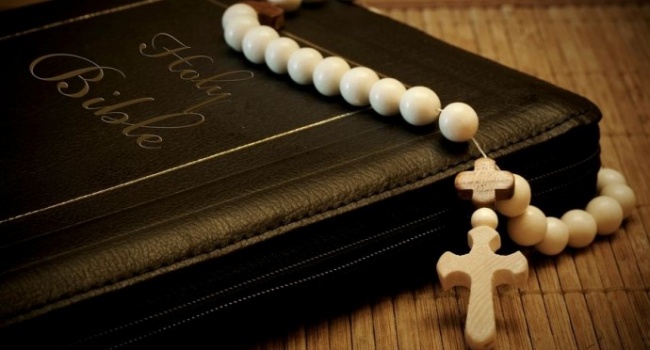 "Закривавлена голова на Біблії": На Черкащині вбили чоловіка особливо жорстоким способом (ВІДЕО)