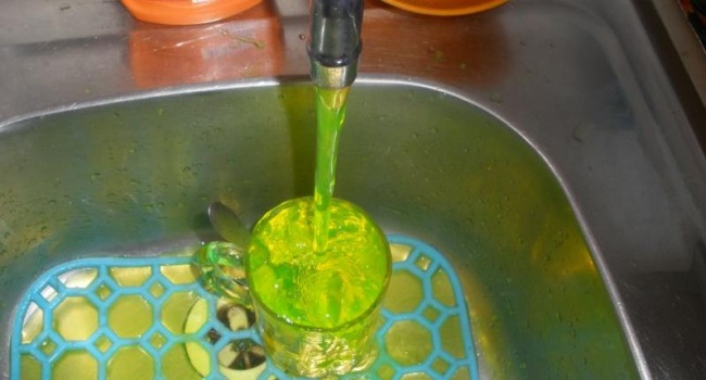В Києві буде зелена вода В Києві буде зелена вода