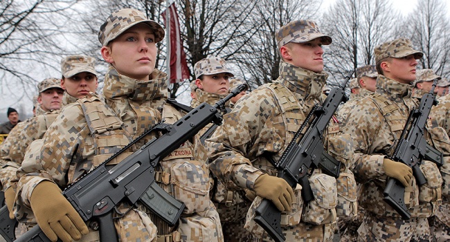 Польща бореться з комуністичним минулим в лавах військових Польща бореться з комуністичним минулим в лавах військових