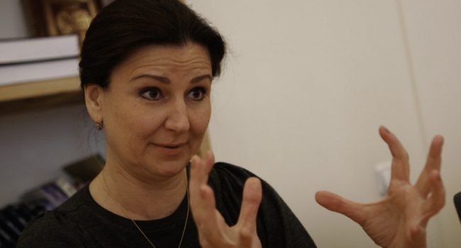 Журналист: если вы хотите услышать словесную диарею, тогда включите «Ньюз Ван», где новая ведущая – Богословская Журналист: если вы хотите услышать словесную диарею, тогда включите «Ньюз Ван», где новая ведущая – Богословская