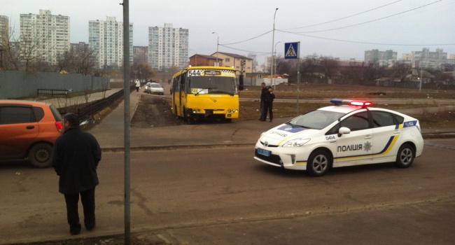 У мережах з'явилося відео переслідування маршрутки у Києві 
