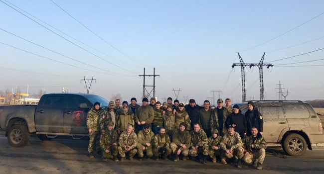 Експерт: піддавшись на провокації, ветерани АТО пробують запровадити те саме свавілля проти якого боролися в ДНР Експерт: піддавшись на провокації, ветерани АТО пробують запровадити те саме свавілля проти якого боролися в ДНР