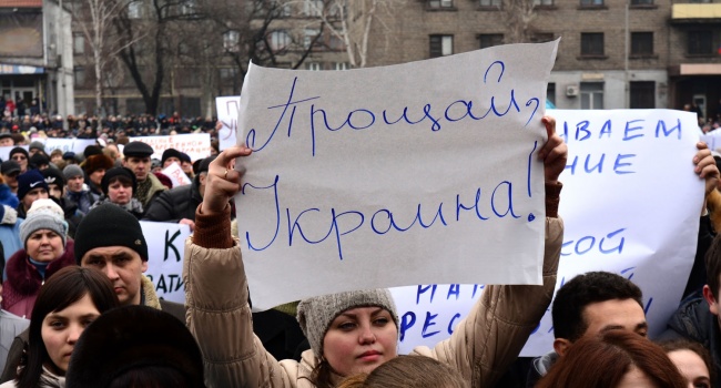 Блогер предложил предателям и ватникам выдать волчьи билеты вместо паспорта Блогер предложил предателям и ватникам выдать волчьи билеты вместо паспорта