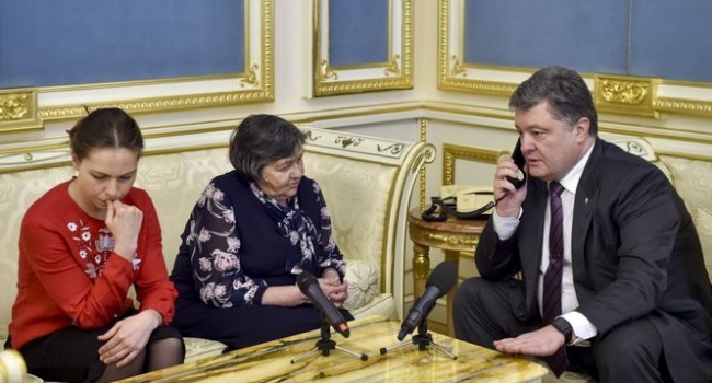Блогер: когда Савченко еще была в России, ее родственники чуть ли не молились на президента Порошенко