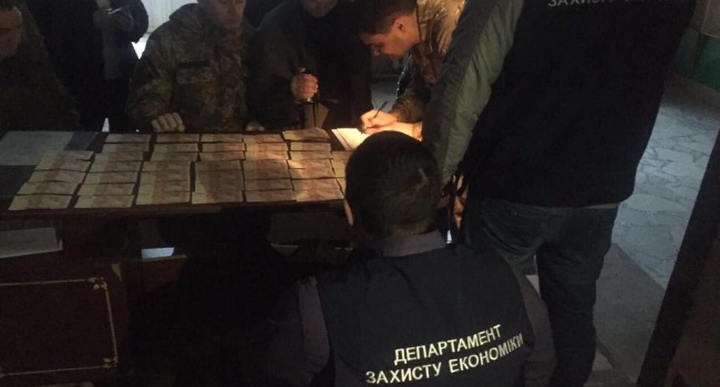 Колишнього бійця батальйону «Донбас» затримали на гарячому – той давав хабара прокурору 