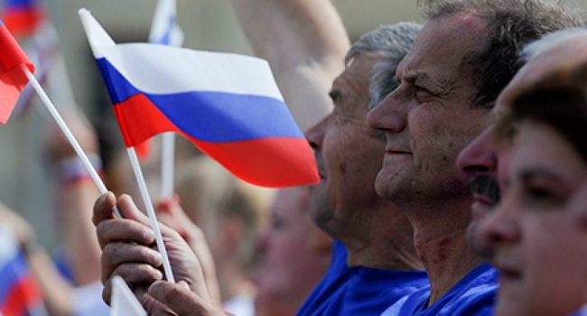 Опрос в РФ: россияне хуже всего относятся к Украине, а не к США