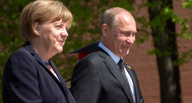 Политолог: приехав в Сочи Меркель убедилась, что Путин продолжает жить в своей выдуманной реальности