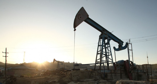 Рекордное падение: цены на нефть достигли минимума