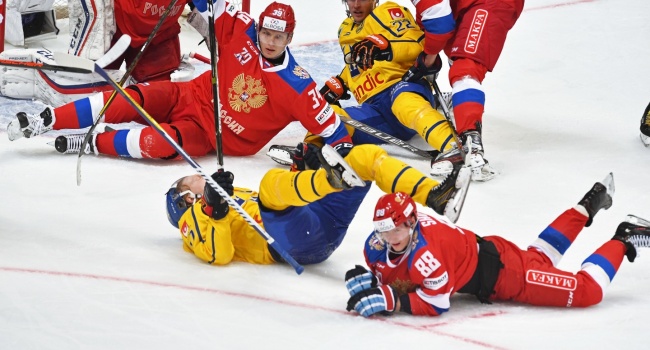 ЧМ по хоккею: Германия неожиданно вырвала победу у США, Россия в тяжелом матче одолела Швецию