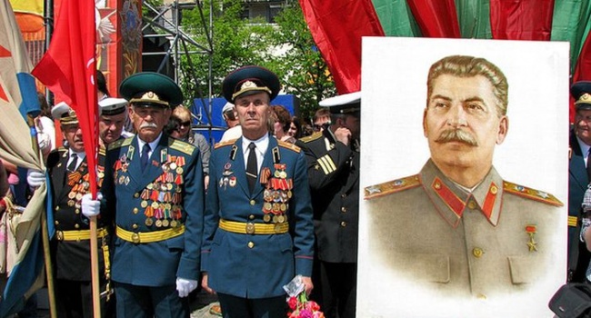 Блогер: вспоминая Вторую мировую войну, назовите мне хоть одну причину, чем отличается Сталин от Гитлера?