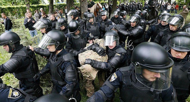 9 мая завершилось беспорядками в нескольких городах Украины