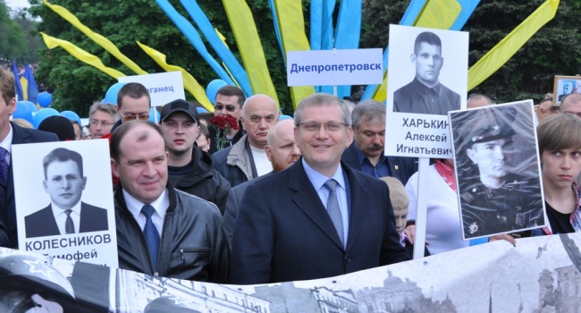 Журналистка: фото Вилкула с улыбкой Джоконды и разбитые головы бойцов АТО – это маркер Журналистка: фото Вилкула с улыбкой Джоконды и разбитые головы бойцов АТО – это маркер