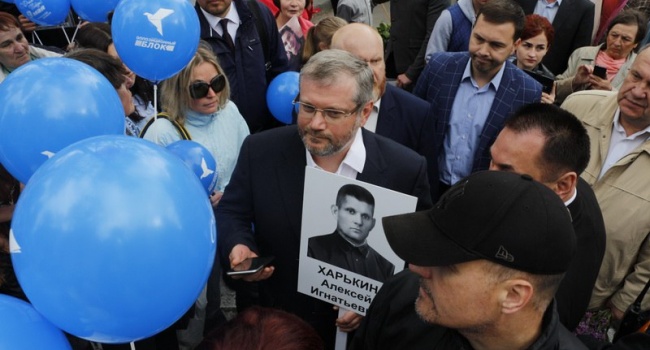 Блогер об инциденте в Днепре: днепровская «вата» купила провокацию в «патриотов», и провокация удалась Блогер об инциденте в Днепре: днепровская «вата» купила провокацию в «патриотов», и провокация удалась