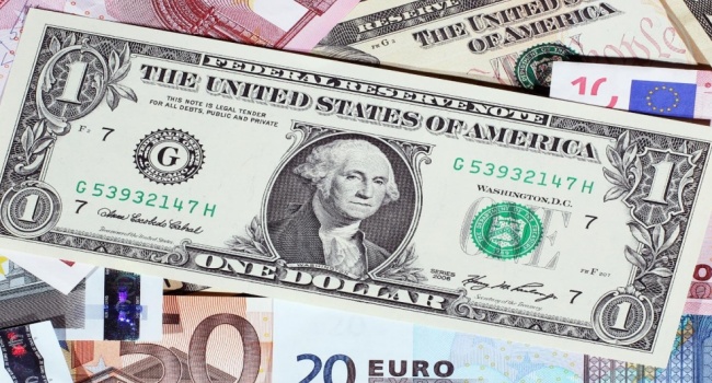 Экономист: курс доллара летом будет зависеть от того, сколько валюты у украинцев