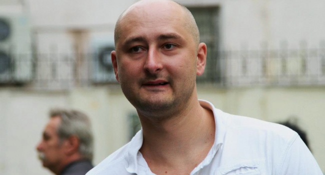 Бабченко: на Донбассе гибнут люди из-за войны, устроенной Россией, а москвичи митингуют против сноса хрущевок Бабченко: на Донбассе гибнут люди из-за войны, устроенной Россией, а москвичи митингуют против сноса хрущевок