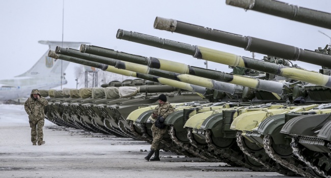 Блогер: Россия платит Украине деньги на танки и самолеты