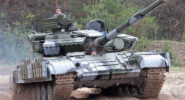 На Донбасі бойовики почали формувати танкові групи