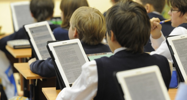 У МОН розповіли про перспективи використання електронних підручників в українських школах