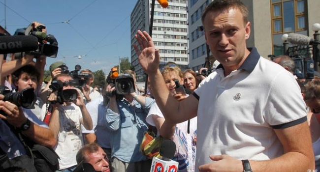 Российский блогер объяснил, почему Навальный не только немедленно прекратит войну на Донбассе, но и очень быстро вернет Крым