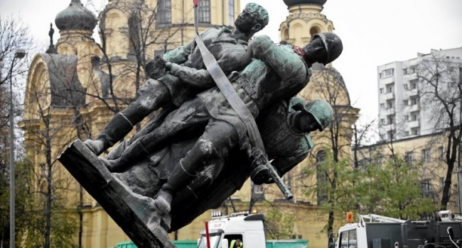 Блогер: Россию «взорвет» гнев, когда поляки начнут сносить четыре сотни своих памятников Советскому Воину-Освободителю