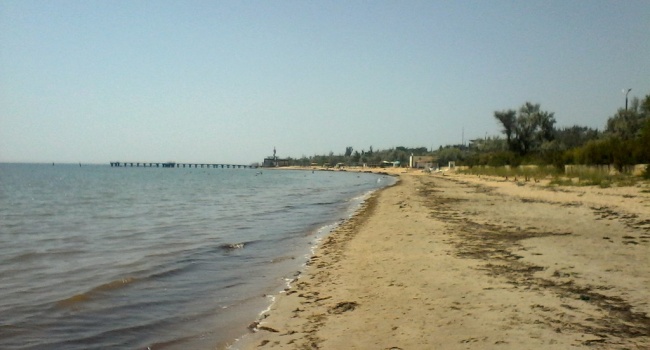 «Жара, вонь и тина, а еще отсутствие туристов», - в сети показали известный крымский пляж