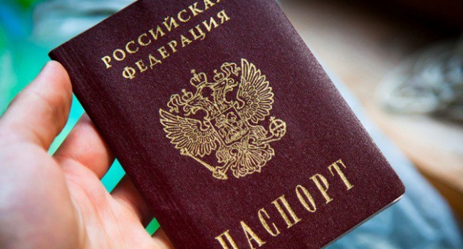 В РФ хочуть змусити публічно відмовлятися від громадянства України заради нового 