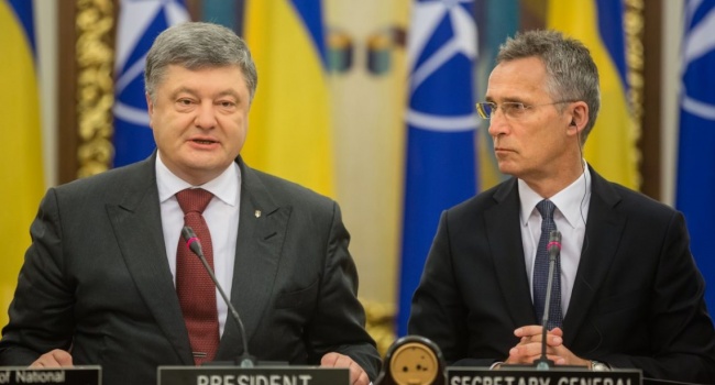 Порошенко рассказал о доказательствах причастности РФ к кибератакам в Украине Порошенко рассказал о доказательствах причастности РФ к кибератакам в Украине
