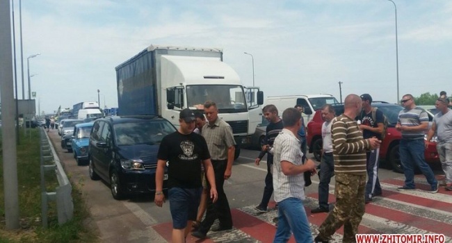 Через протест учасників АТО перекрито трасу Київ-Чоп 