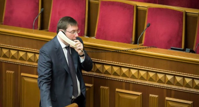 Політтехнолог розповів, як зняття депутатської недоторканості пов’язано з президентськими амбіціями Луценко