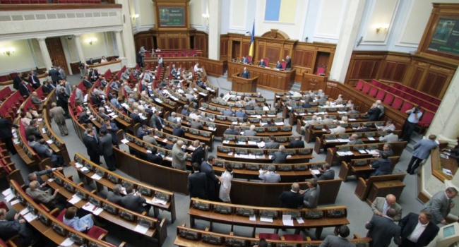 Депутаты ВР отказались продлевать срок работы шестой сессии: объявлен перерыв 