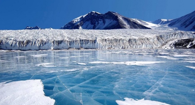 Исследователи назвали причину откалывающихся ледников в Антарктиде