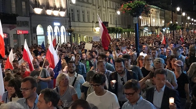Польшей прокатились массовые протесты из-а принятого скандального закона 