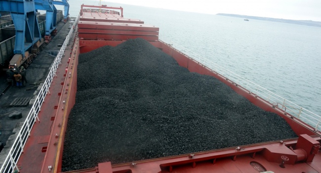 В морской порт Украины прибыло судно с углем из ЮАР