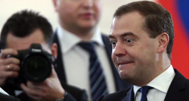 Медведев и компания раскладушки
