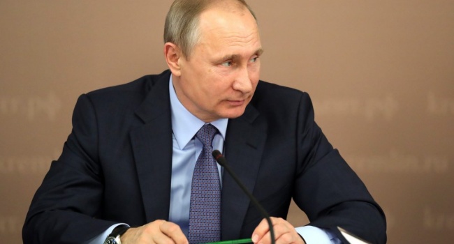 Путин подтвердил факт изгнания из России более 700 дипломатов из США Путин подтвердил факт изгнания из России более 700 дипломатов из США
