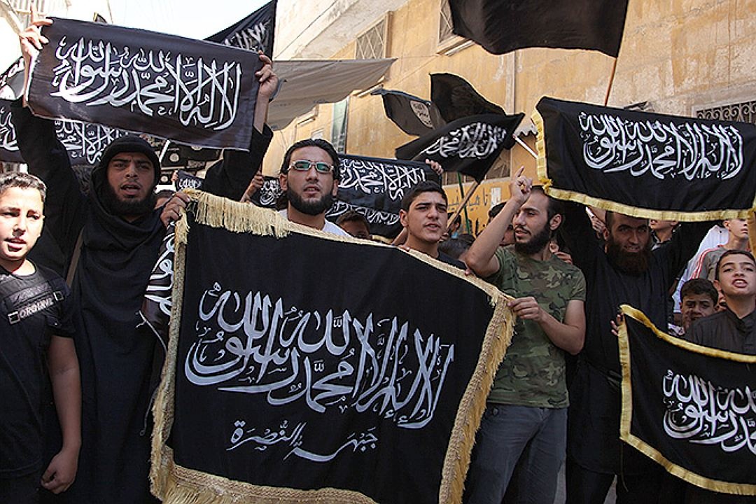 Фото на фоне флага игил. Флаг ИГИЛ. Знамя Исламского государства. Флаг Исламского государства.