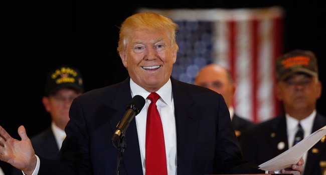 Президент Трамп збирається в першу відпустку Президент Трамп збирається в першу відпустку