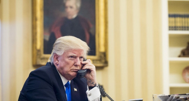 Трамп либо глуповат, либо совсем уж не способен контролировать свои эмоции, – блогер Трамп либо глуповат, либо совсем уж не способен контролировать свои эмоции, – блогер