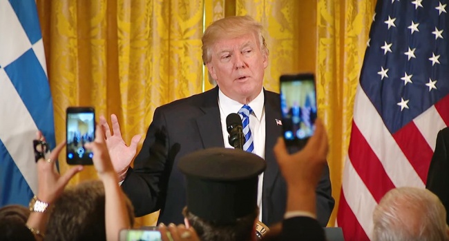Кільце стискається: сенатори хочуть позбавити Трампа ще одного права Кільце стискається: сенатори хочуть позбавити Трампа ще одного права