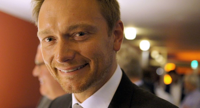 Німецький політик, який запропонував закрити очі на анексію Криму, пояснив свою позицію Німецький політик, який запропонував закрити очі на анексію Криму, пояснив свою позицію