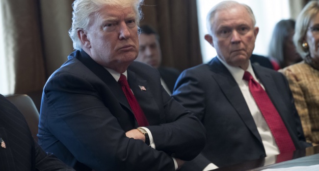 Трамп всерьез обеспокоен расследованиями спецпрокурора Роберта Мюллера, – The Washington Post Трамп всерьез обеспокоен расследованиями спецпрокурора Роберта Мюллера, – The Washington Post