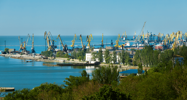 Блогер: росіяни рано радіють - морської ізоляції України через Керченський міст не відбудеться Блогер: росіяни рано радіють - морської ізоляції України через Керченський міст не відбудеться