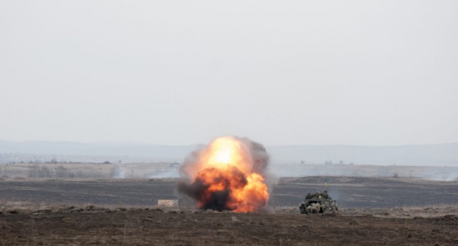 На Донбассе произошел взрыв на складе боеприпасов На Донбассе произошел взрыв на складе боеприпасов
