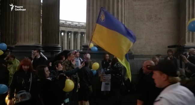 Жители Петербурга провели акцию «Крым – не мой!» Ворованного не принимаю» Жители Петербурга провели акцию «Крым – не мой!» Ворованного не принимаю»