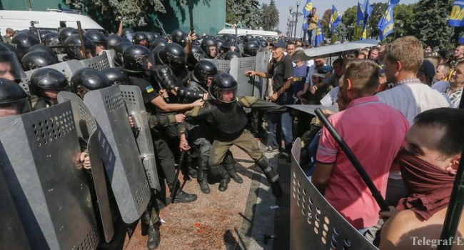 Политолог: в этот день два года назад в Украине произошло братоубийство Политолог: в этот день два года назад в Украине произошло братоубийство