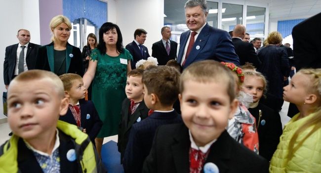 Порошенко рассказал, на какие оценки он учился в школе Порошенко рассказал, на какие оценки он учился в школе